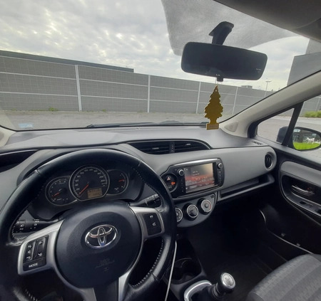 Toyota Yaris cena 29900 przebieg: 158463, rok produkcji 2016 z Warszawa małe 56